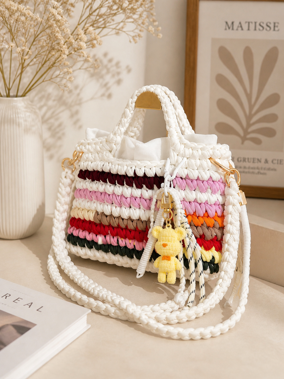 Beyaz el emeği Duduhook çanta, renkli çizgiler ve teddy charm